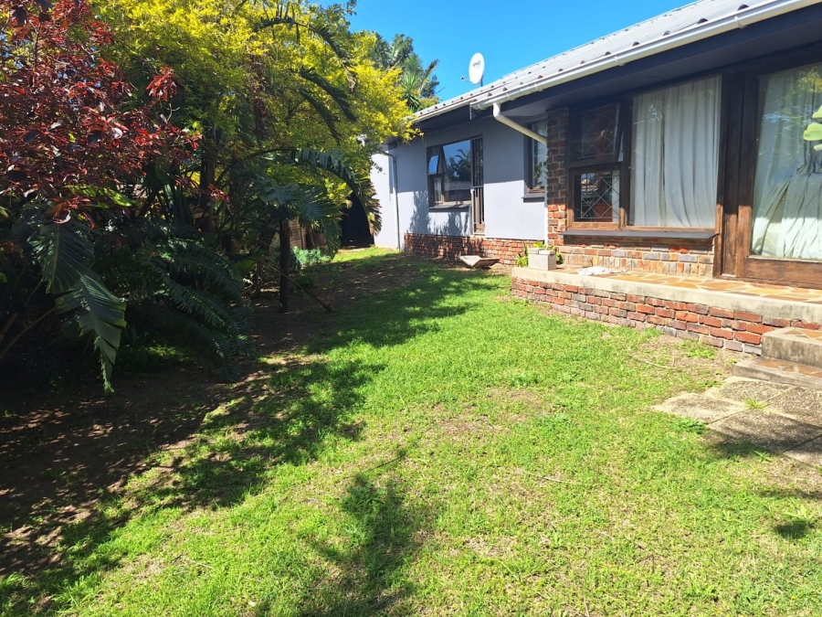 6 Bedroom Property for Sale in Gonubie Eastern Cape